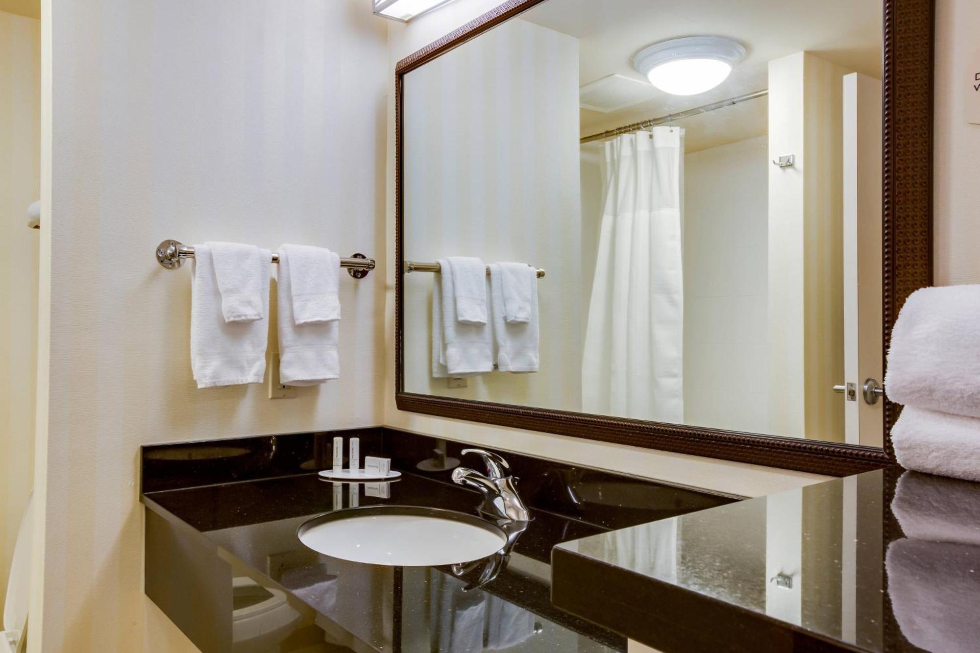 Hotel Fairfield And By Marriott Kennedy Space Center