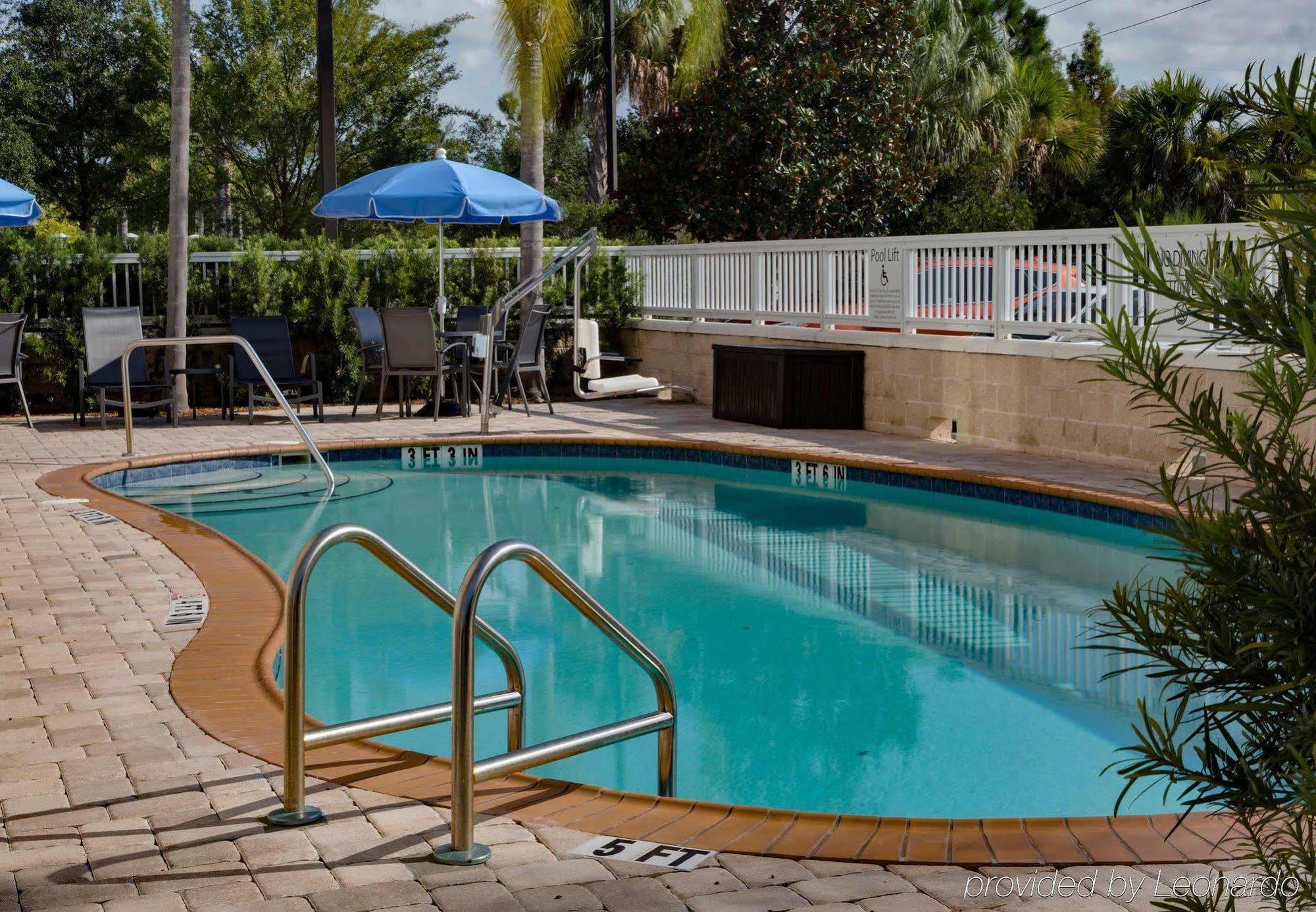 Hotel Fairfield And By Marriott Kennedy Space Center 3*
